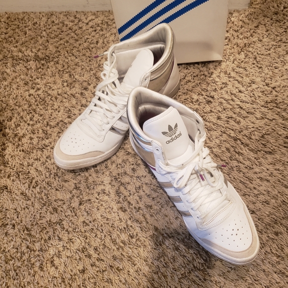 Adidas Sleek Series Top Ten Gym Shoes. - Picture 6 of 12